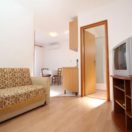 In Mit Eigenem Balkon By Interhome דירה