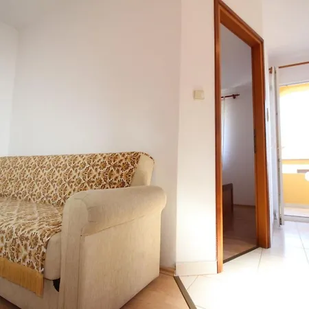 In Mit Eigenem Balkon By Interhome דירה