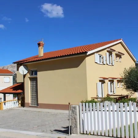 In Mit Eigenem Balkon By Interhome
