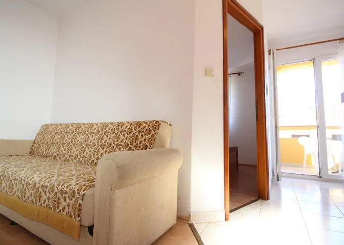 In Mit Eigenem Balkon By Interhome דירה