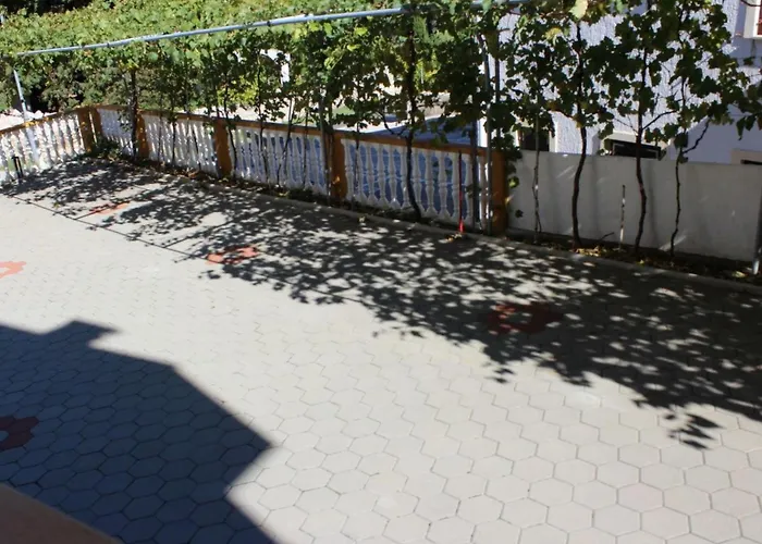 In Mit Eigenem Balkon By Interhome דירה